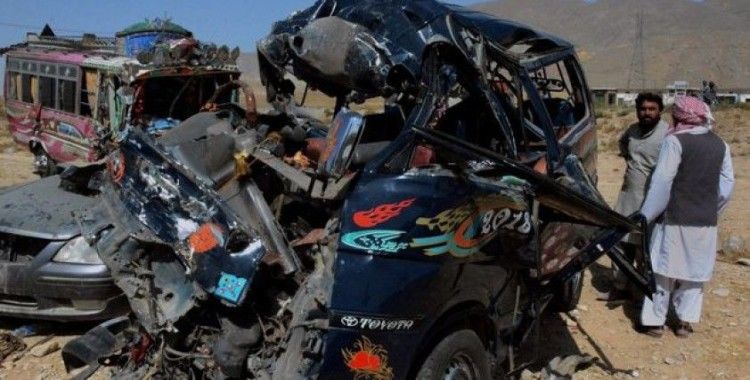 Pakistan'da otobüs kazası: 10 ölü, 35 yaralı