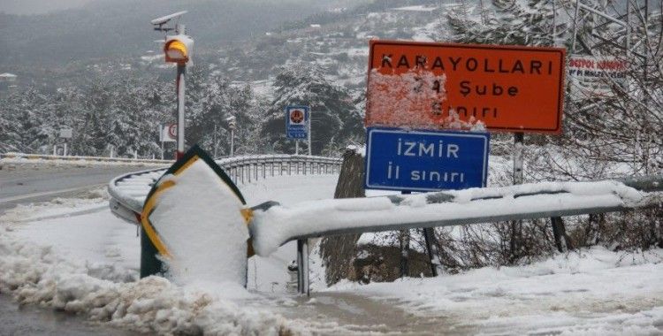 1 Nisan şakası gibi: İzmir’e kar yağdı