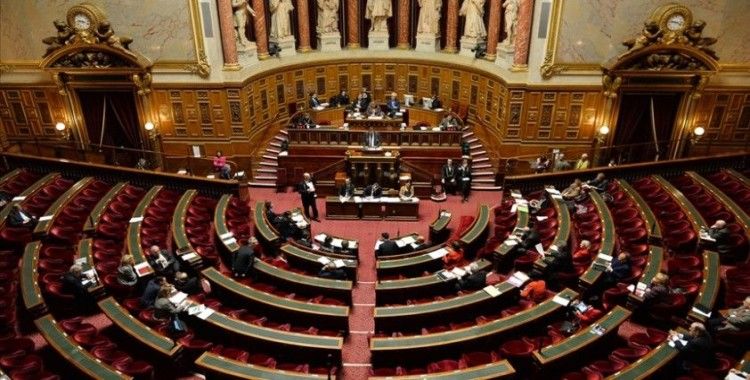 Fransa Senatosu'ndan 'cumhuriyetin ilkelerine karşı çıkan' yabancılara oturum belgesi verilmemesi kararı