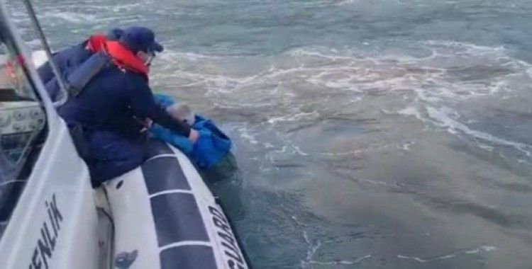 Çanakkale'de teknesi batan şahsı Sahil Güvenlik ekipleri kurtardı