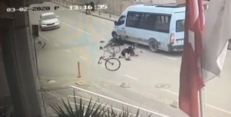  İstanbul’da ilginç kaza: Bisikletli ile yaya çarpıştı