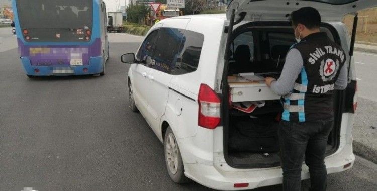  Kadıköy’de trafikte makas atan minibüs şoförüne bin 483 TL ceza