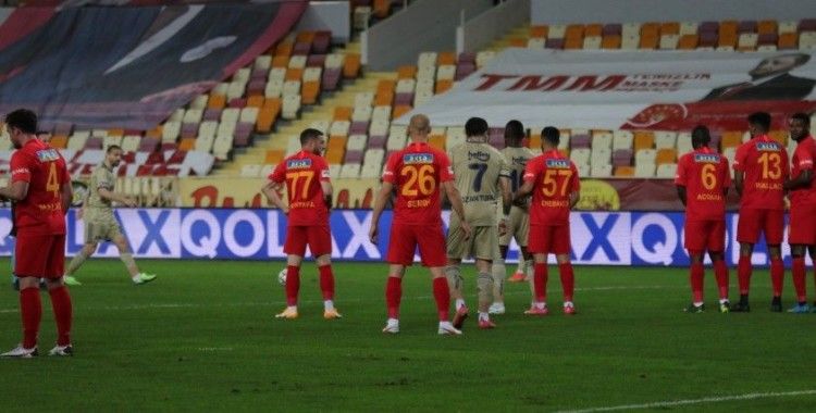 Süper Lig: Yeni Malatyaspor: 1 - Fenerbahçe: 1 (İlk yarı)