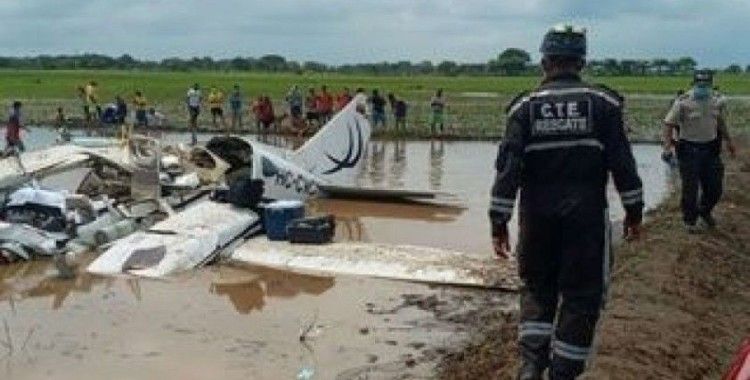 Ekvador'da küçük uçak düştü: 6 ölü