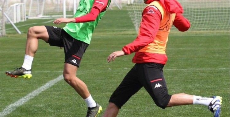 Antalyaspor'da Nuri Şahin döndü, Hakan belirsiz