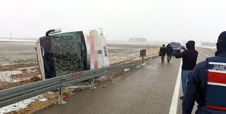 Kırşehir’de yolcu otobüsü devrildi: 14 yaralı