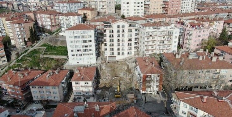 Ankara’da çökme tehlikesi olan bina havadan görüntülendi