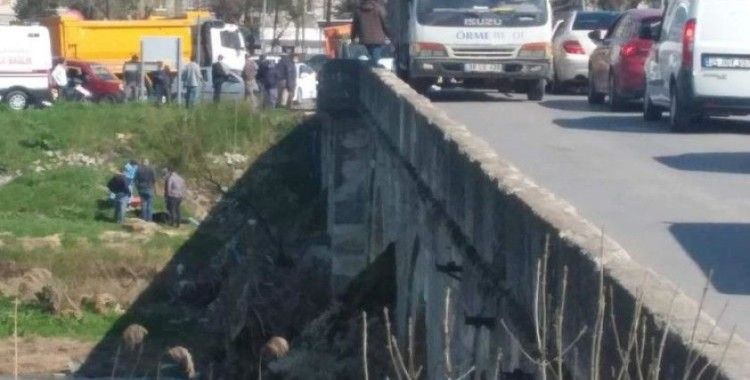 Kırklareli'nde otomobilin çarptığı kişi köprüden aşağı düştü
