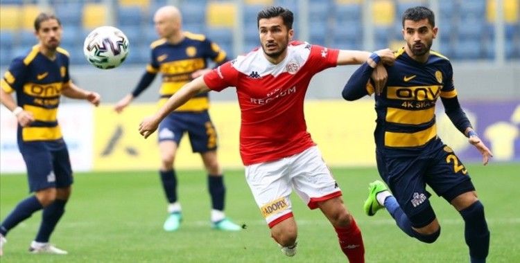 Antalyasporlu Nuri Şahin: Milli Takımda yeni jenerasyonu büyük keyifle izliyorum