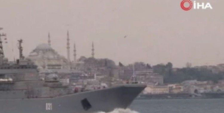 Rus savaş gemileri İstanbul Boğazı’ndan geçti
