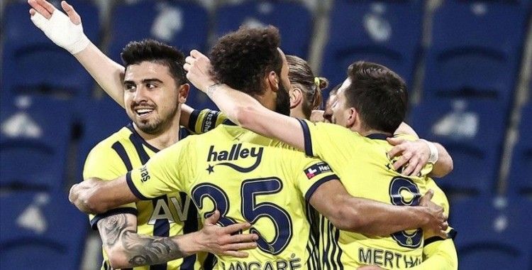 Fenerbahçe zirveyle farkı kapatıyor