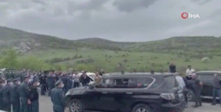 Ermenistan Başbakanı Paşinyan’nın konvoyuna yumurtalı saldırı
