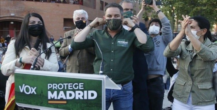 İspanya'da aşırı sağcı Vox partisi hakkında göçmenleri hedef alan afişinden dolayı soruşturma başlatıldı