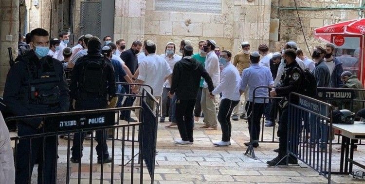 Fanatik Yahudiler yine İsrail polisi himayesinde Mescid-i Aksa'ya baskın düzenledi