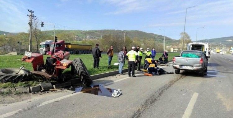 Samsun'da kamyonet traktörle çarpıştı: 2 yaralı