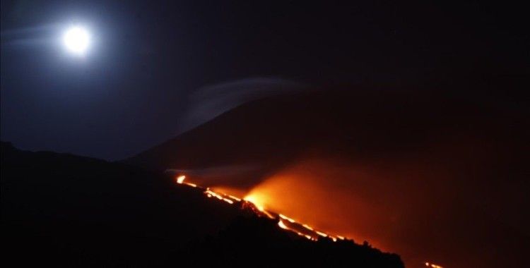 Japonya'nın güneybatısındaki Sakurajima Yanardağı'nda patlama oldu