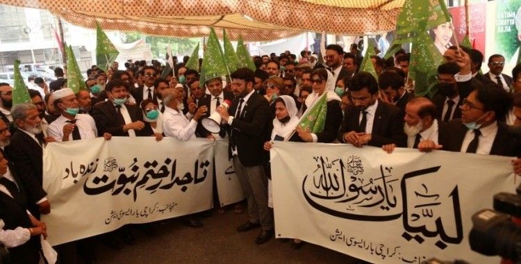 Pakistan'da avukatlardan Fransa karşıtı protesto