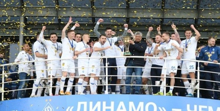Teknik direktörlüğünü Lucescu'nun yaptığı Dinamo Kiev'de şampiyonluk sevinci yaşanıyor