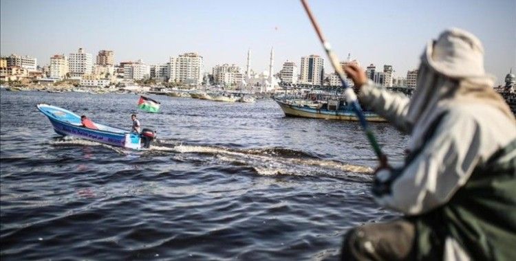İsrail, Gazze'de avlanma menzilini 9 mile düşürdü‎