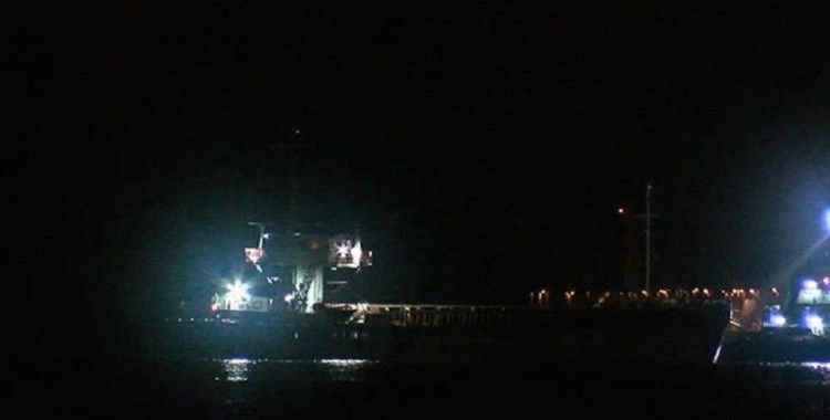 İstanbul Boğazı'nda arıza yapan gemi Ahırkapı'ya çekildi
