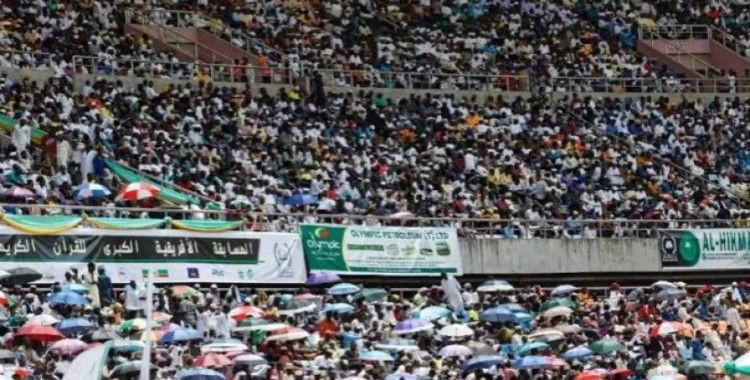 Tanzanya'da halk Kuran-ı Kerim yarışması için stadyuma akın etti
