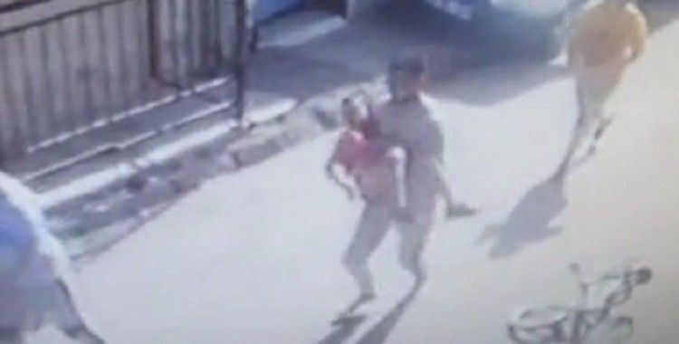 İzmir’de 8 yaşındaki çocuk tabancayla vuruldu: O anlar kamerada