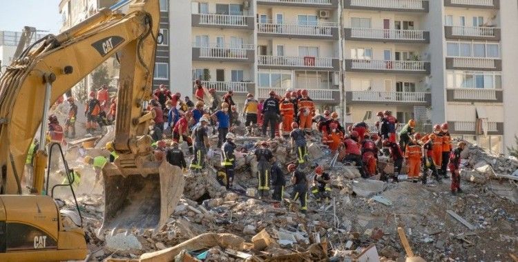 İzmir depreminde yıkılan 8 bina için 13 şahıs gözaltında