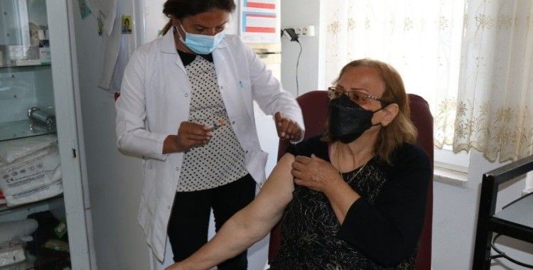 İran’da olamadığı korona virüs aşını Türkiye’de yaptırdı
