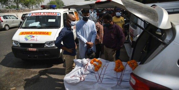 Hindistan'da günlük vaka ve ölüm sayısında yeni rekor