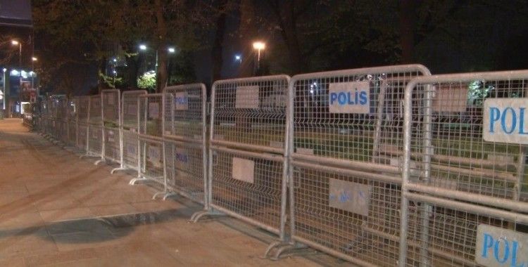 Gezi Parkı 1 Mayıs İşçi Bayramı öncesi polis barikatlarıyla kapatıldı
