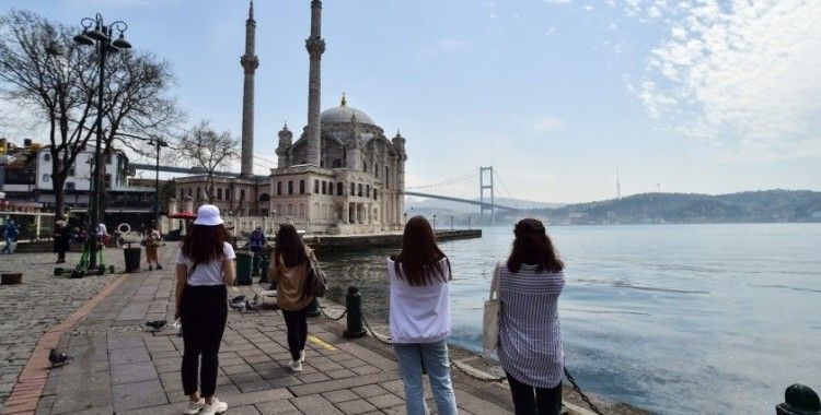 Tam kapanmanın ilk gününde İstanbul turistlere kaldı