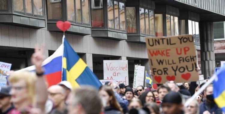 İsveç’te 1 Mayıs yürüyüşü Covid-19 protestosuna dönüştü