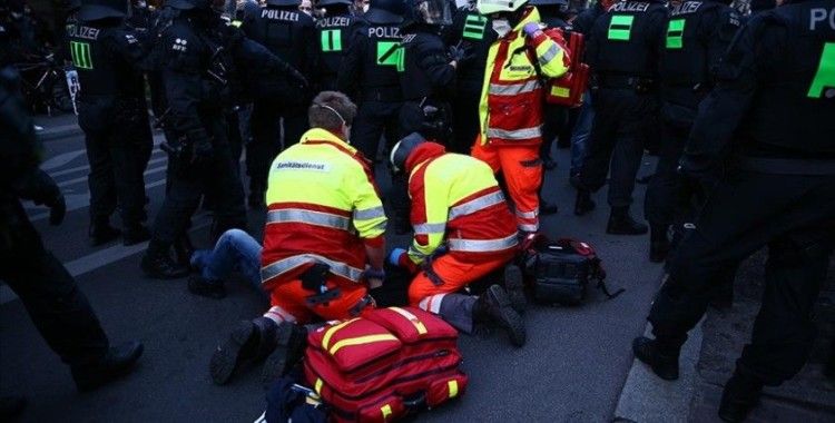Almanya'da 1 Mayıs'ta çıkan şiddet olaylarında AA muhabirleri yaralandı