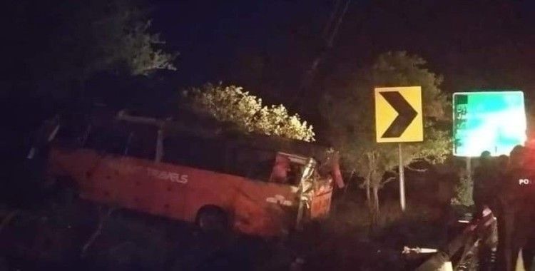 Pakistan'da otobüs kazası: 15 ölü, 20 yaralı