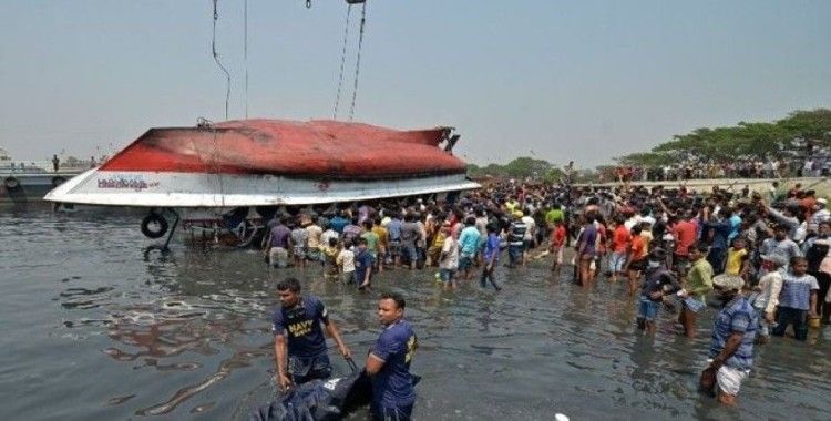Bangladeş'te sürat teknesi ile yük gemisi çarpıştı: 26 ölü