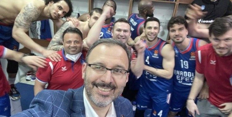 Bakan Kasapoğlu: 'Final-Four'a kalan Anadolu Efes'i tebrik ederim'