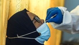 Endonezya'da bir havaalanında yolculara kullanılmış çubuklarla Kovid-19 testi yapıldığı ortaya çıktı