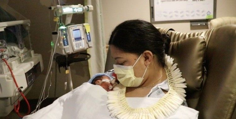 Hamile olduğunu bilmeyen yolcu uçakta doğum yaptı