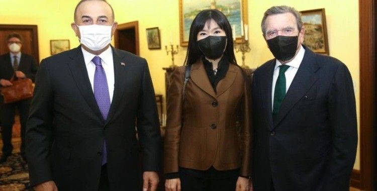 Dışişleri Bakanı Çavuşoğlu, Almanya'da eski Şansölye Schröder ve eski Dışişleri Bakanı Gabriel ile görüştü