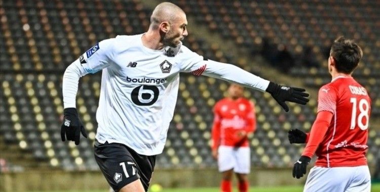 Milli futbolcu Burak Yılmaz, hakkındaki transfer iddialarını yalanladı