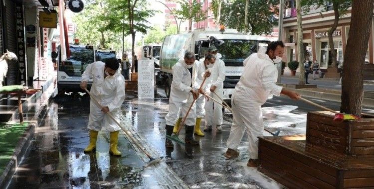 Yenişehir'de cadde ve sokaklar yıkanıyor