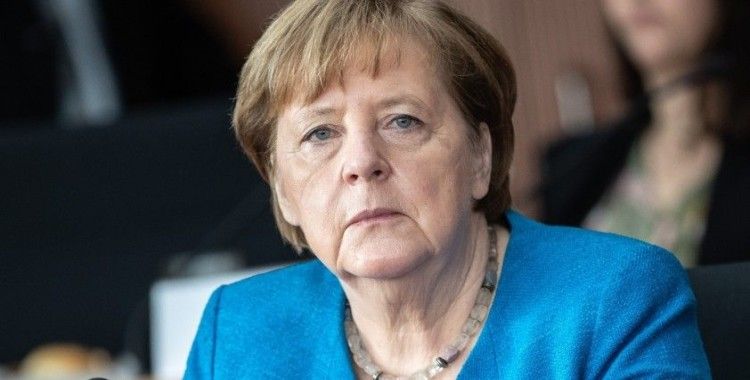 Merkel, Covid-19 aşılarının fikri mülkiyet hakları konusunda Uğur Şahin’le görüştü