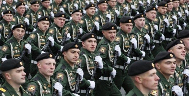 Rusya, Zafer Günü'nü askeri geçit töreniyle kutladı