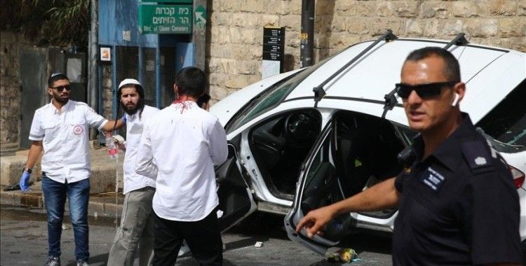 İsrail polisi, Mescid-i Aksa gösterisine katılan Filistinliyi arabayla ezen Yahudi yerleşimciyi silahla korudu