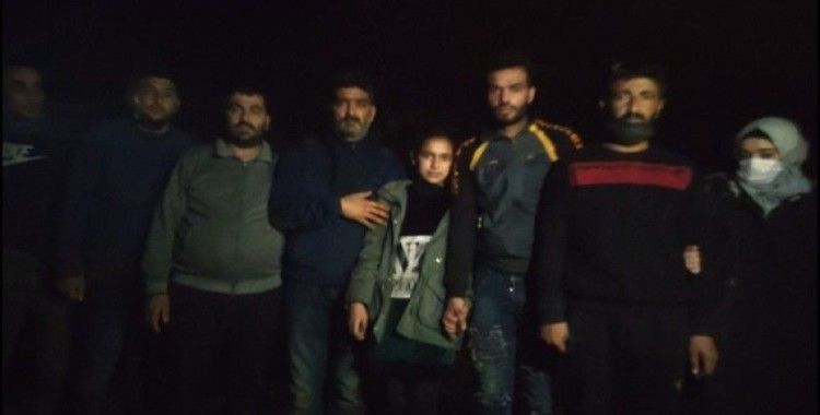 Yunanistan tarafından itilen 18 düzensiz göçmeni Türk askeri kurtardı
