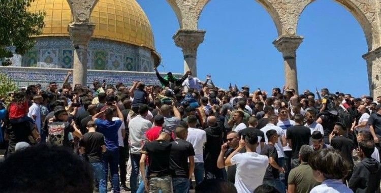 Mescid-i Aksa’da Cuma namazına 20 bin Filistinli katıldı