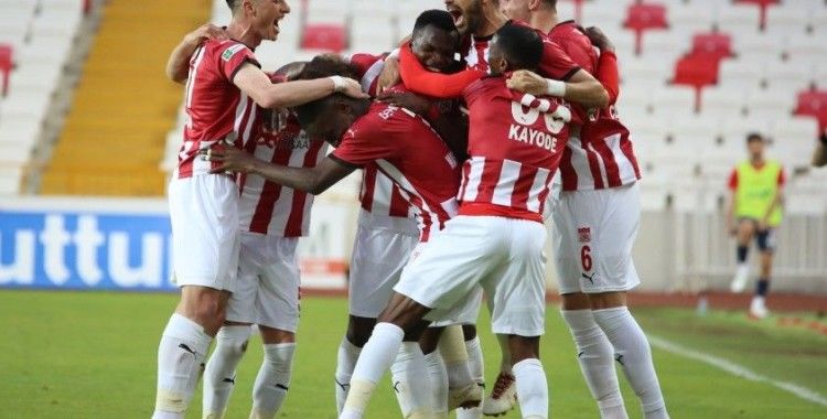 Süper Lig: D.G. Sivasspor: 2 - Kasımpaşa: 1 (Maç sonucu)