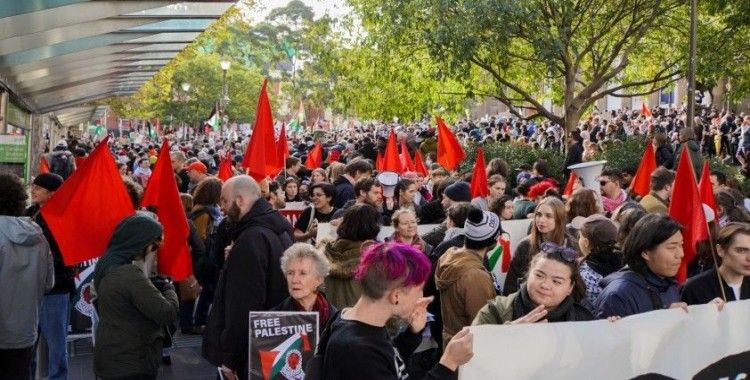 Sydney ve Melbourne'da binlerce kişi Filistinliler için toplandı