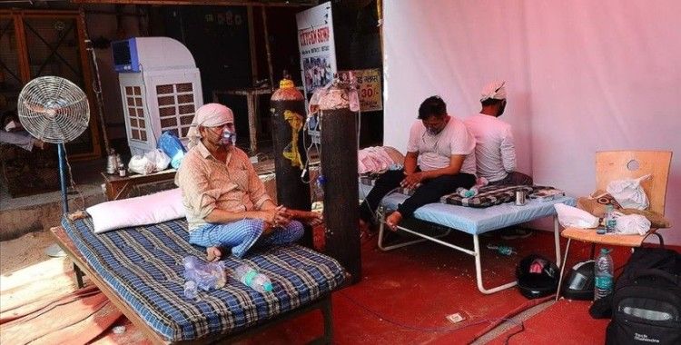 Hindistan'da son 24 saatte Kovid-19'dan 4 bin 77 kişi hayatını kaybetti