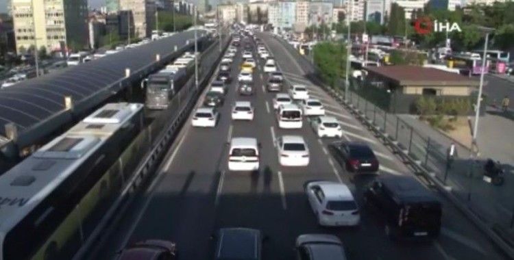 Tam kapanmanın ardından İstanbul’da ilk mesai sonu trafik yüzde 63’e ulaştı